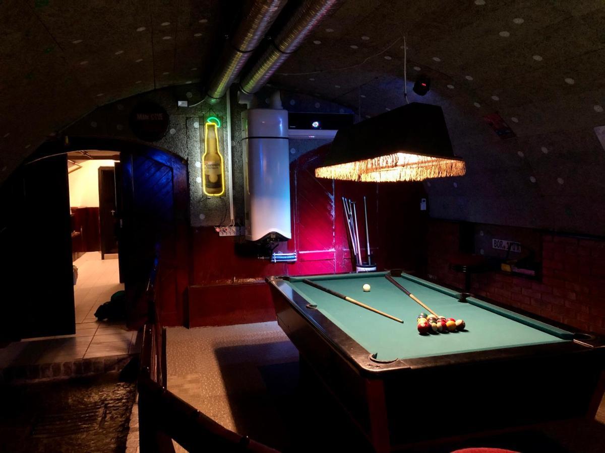 Whole Basement Former Pub 5 For Stag Do Budapest Exterior photo