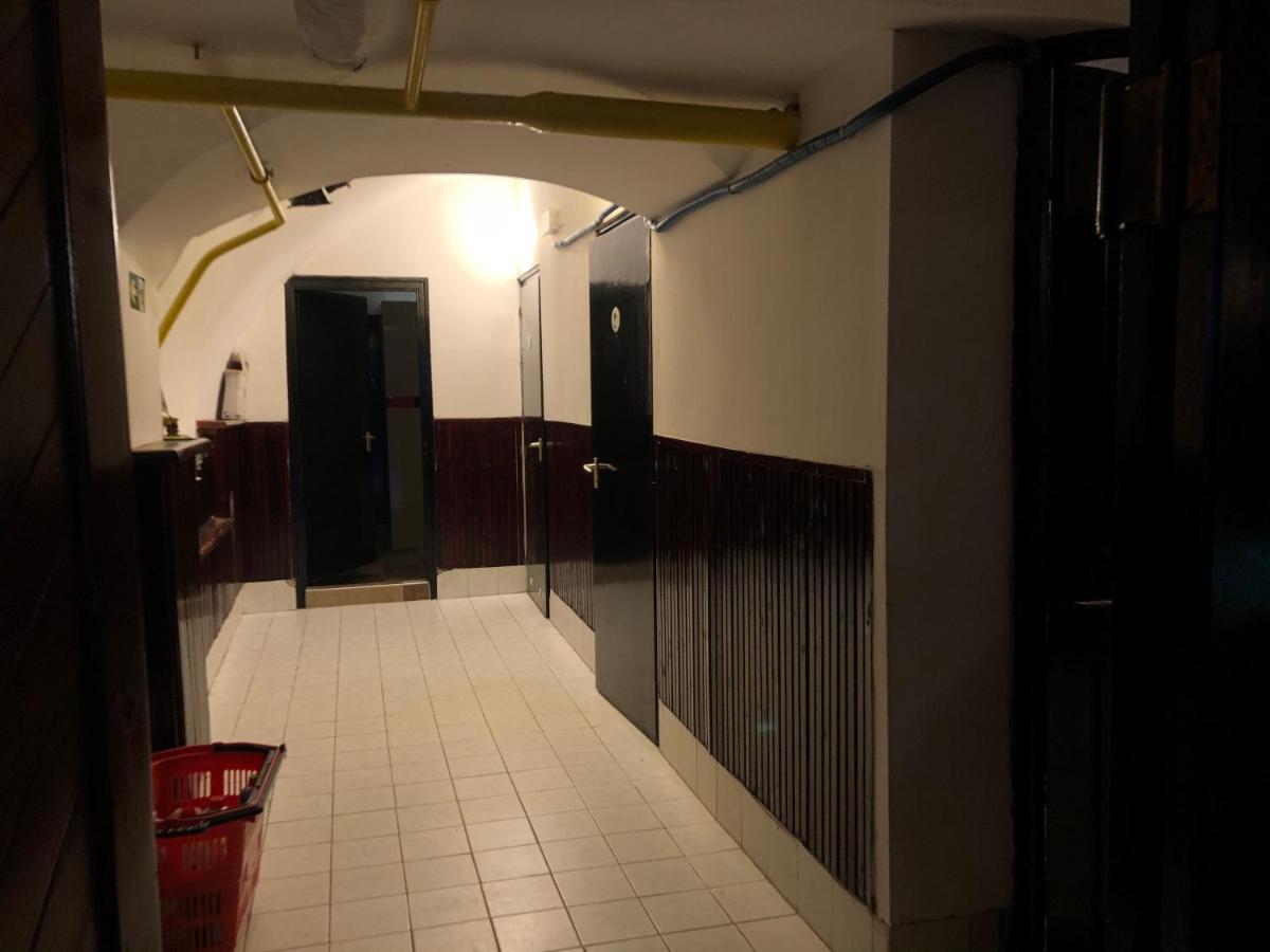 Whole Basement Former Pub 5 For Stag Do Budapest Exterior photo