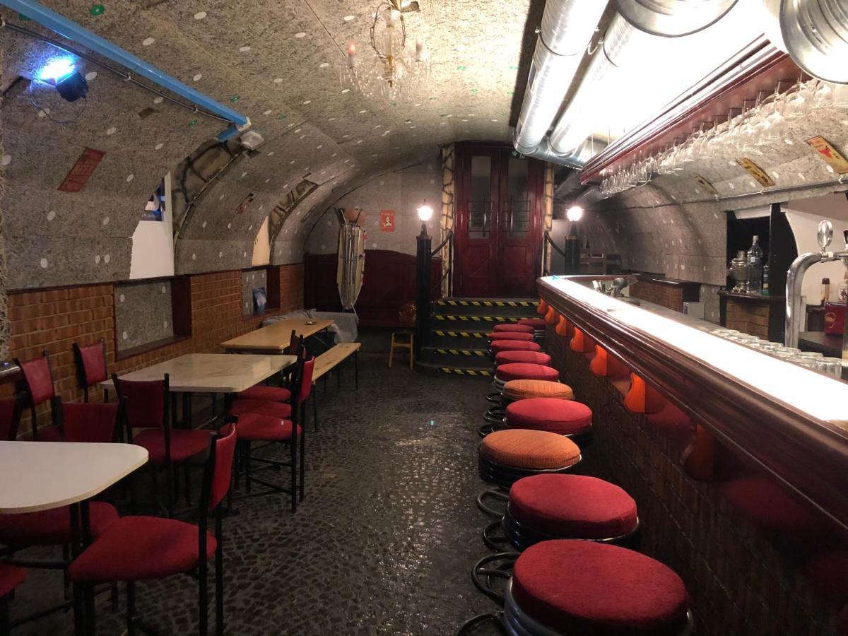 Whole Basement Former Pub 5 For Stag Do Budapest Exterior photo