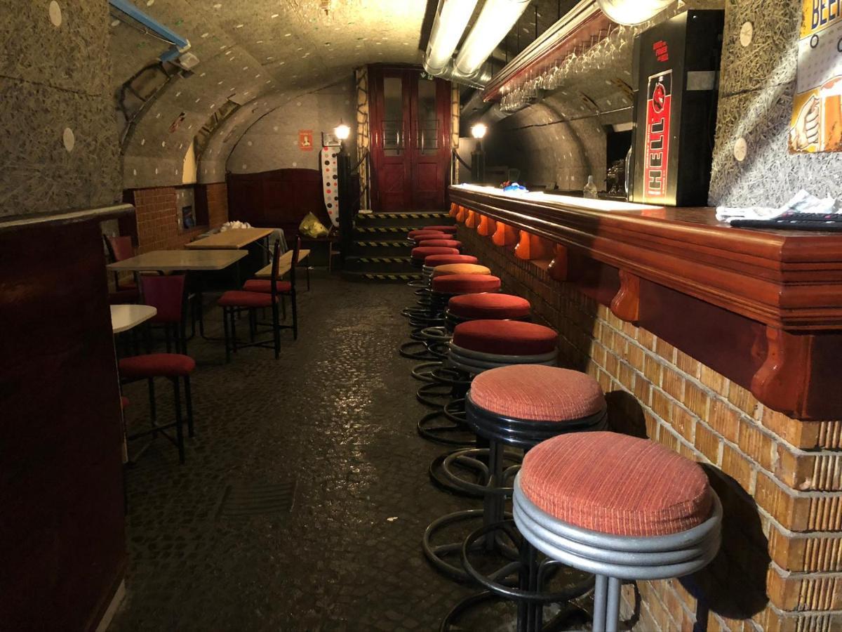 Whole Basement Former Pub 5 For Stag Do Budapest Exterior photo