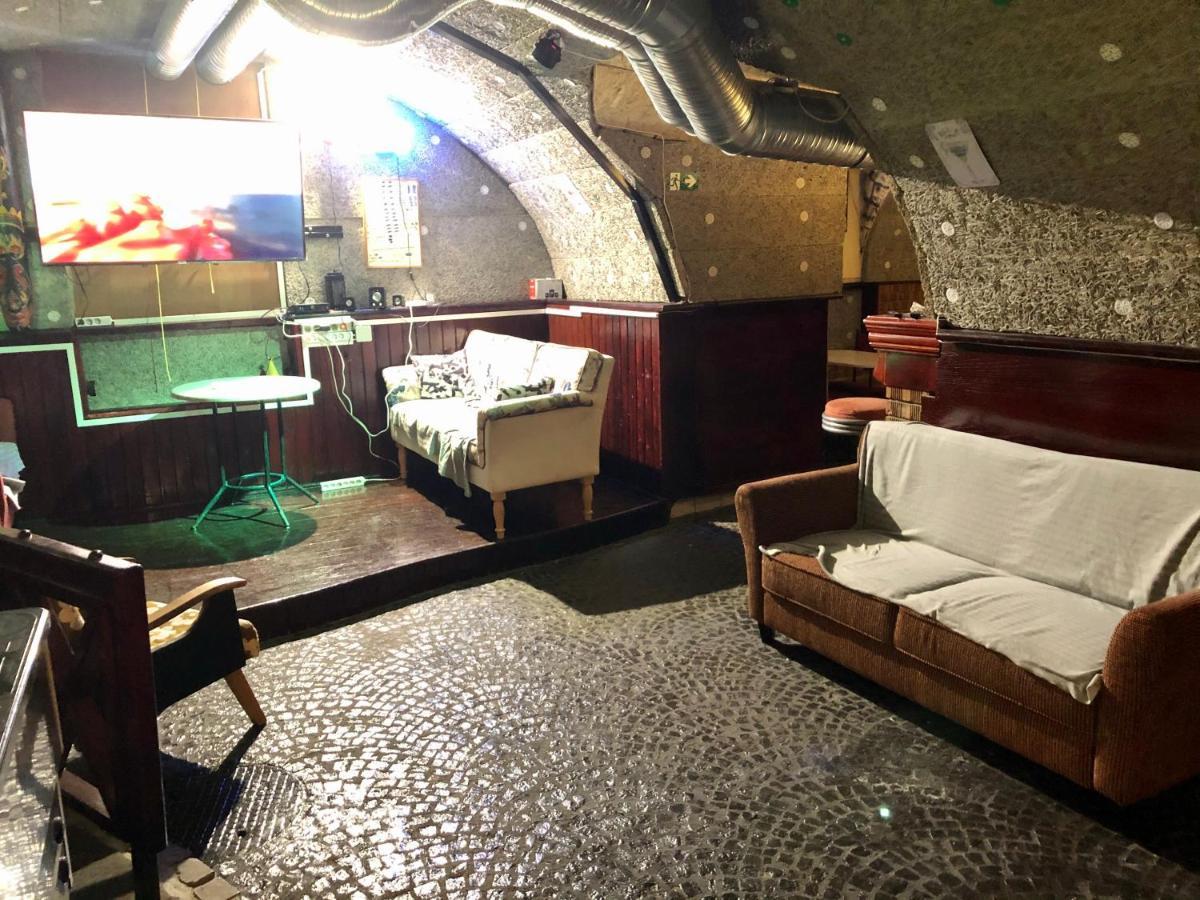 Whole Basement Former Pub 5 For Stag Do Budapest Exterior photo